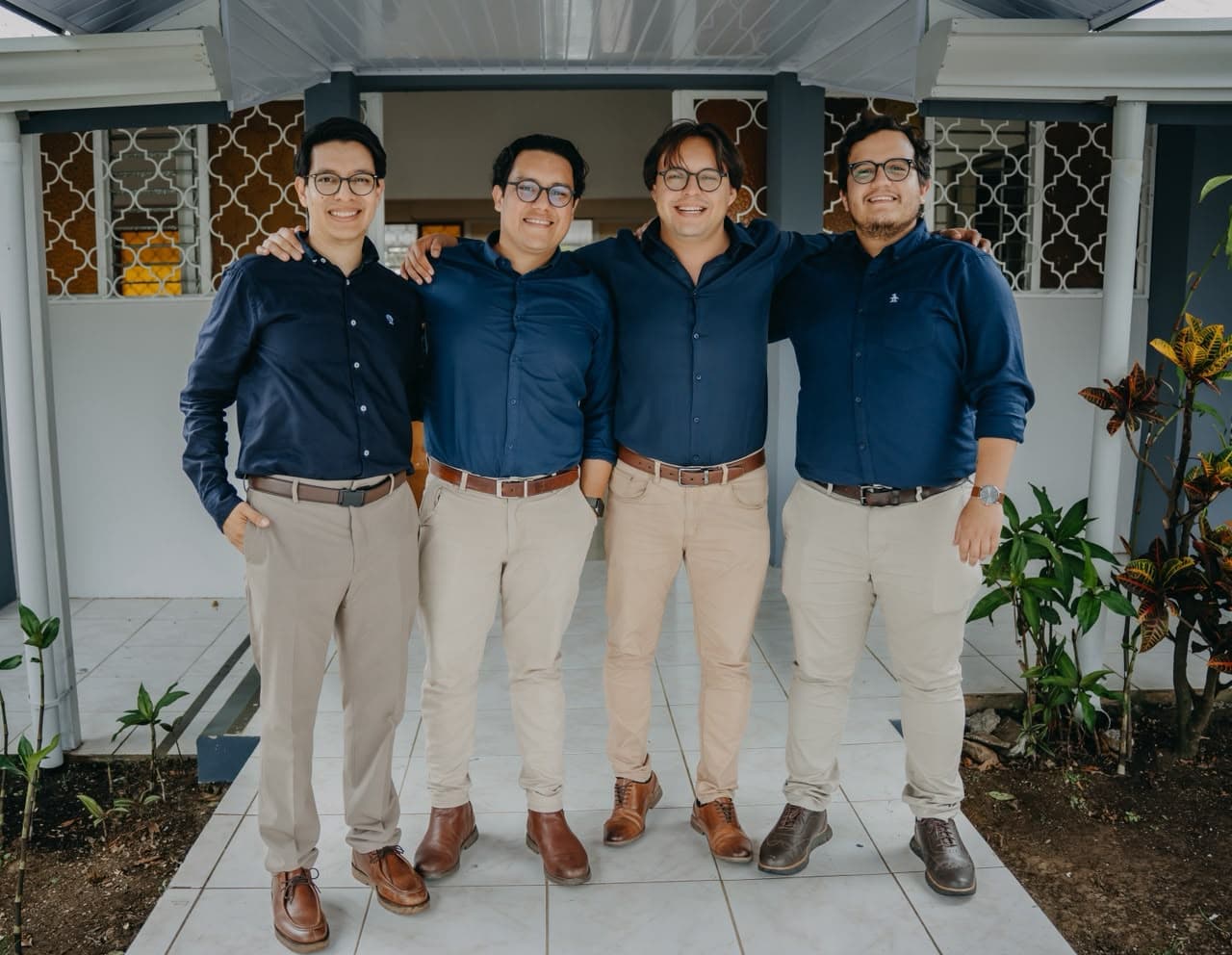 Foto grupal de los cuatro integrantes del Ministerio Cuarto Ángel